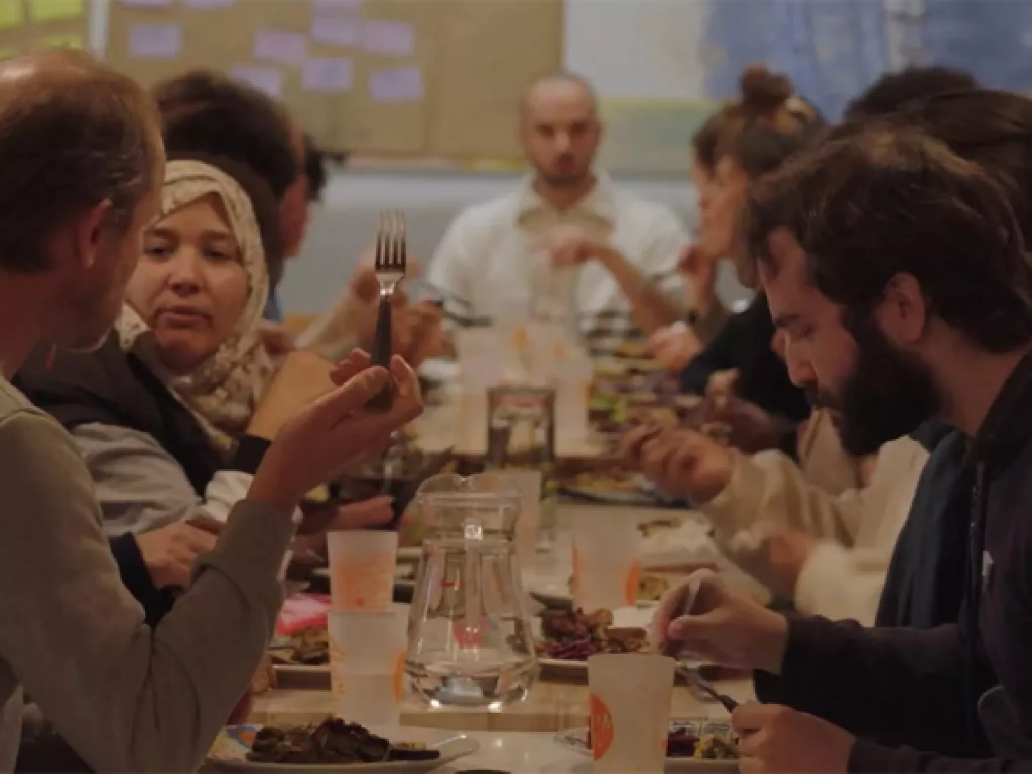 Famille autour d'un repas