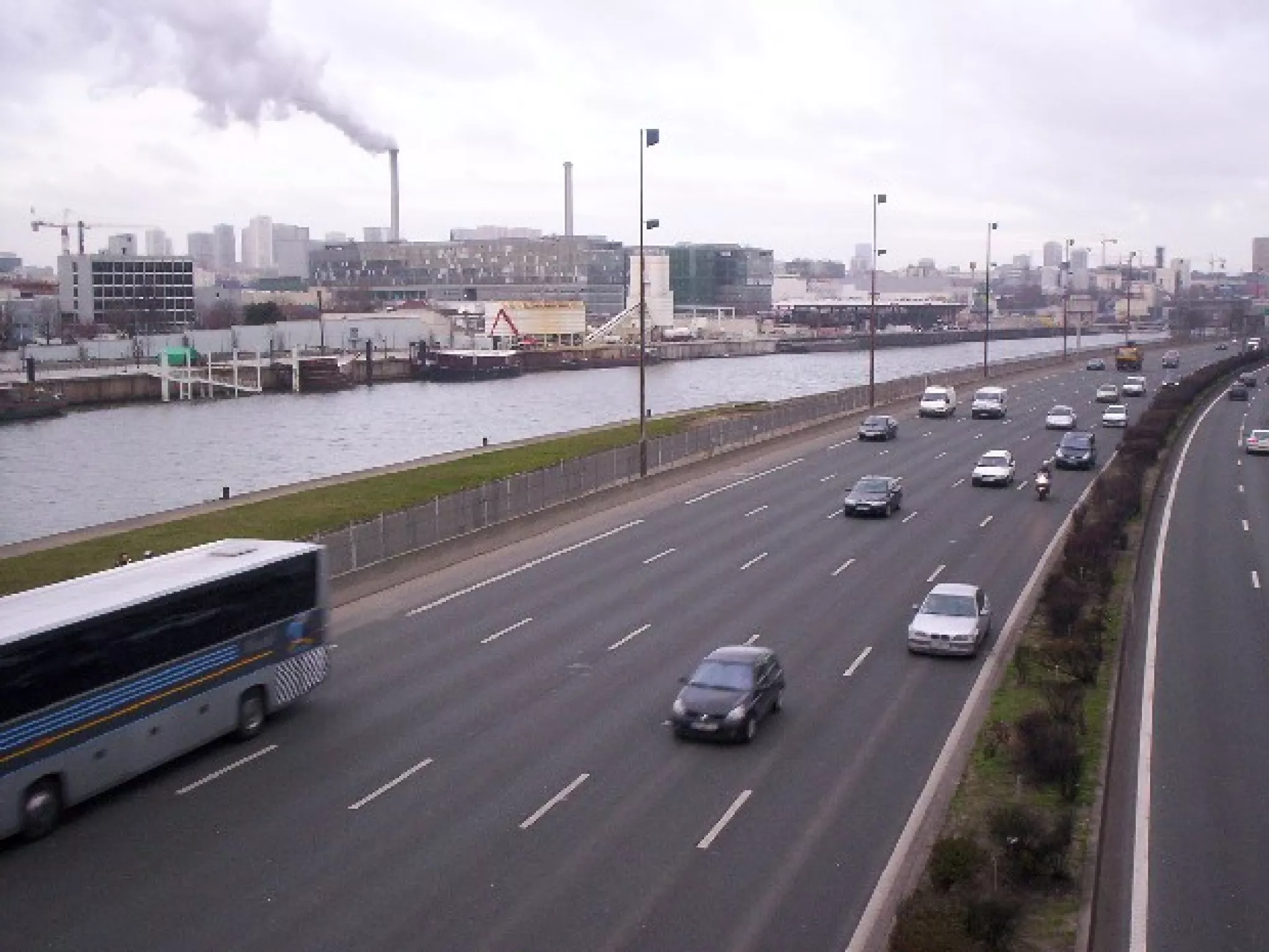 Autoroute A4 Paris voitures et pollution sonore